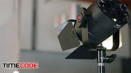 دانلود آموزش انتخاب صحیح بهترین وسائل نورپردازی برای صحنه Video Lighting: Choosing Lighting Gear