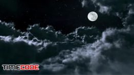 دانلود فوتیج ماه در شب پشت ابرها Above The Night Clouds