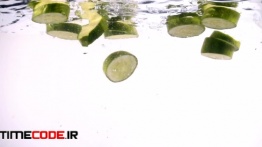 دانلود استوک فوتیج : افتادن خیار در آب Cucumber In Water