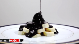 دانلود استوک فوتیج : ریختن شکلات روی موز Pouring Black Chocolate On Bananas
