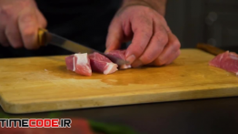 دانلود استوک فوتیج : خرد کردن گوشت Man Slices Meat