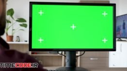 دانلود استوک فوتیج : کامپیوتر با پرده سبز Working On Green Screen PC