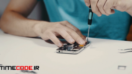 دانلود فوتیج تعمیر گوشی توسط تعمیرکار Smart Phone Repairing With Screwdriver