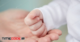دانلود عکس استوک : دست نوزاد در دست مادر Close Up Of Mother And Newborn Baby Hands