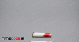 دانلود عکس استوک : ته سیگار با ماتیک زنانه Colored Butts