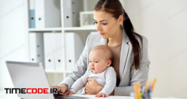 دانلود عکس استوک : مادر در حال کار کنار نوزاد Happy Businesswoman With Baby And Laptop At Office