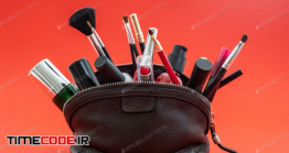 دانلود عکس کیف لوازم آرایشی Make-up Bag With Cosmetics