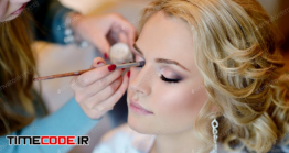 دانلود عکس استوک : میکاپ عروس در سالن زیبایی Wedding Makeup Artist Making A Make Up For Bride