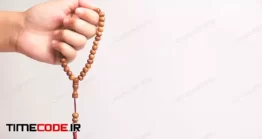 دانلود عکس تسبیح Hand Of Muslim Woman Holding A Prayer Beads
