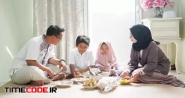 دانلود عکس خانواده مسلمان در عید فطر The Family Tradition Of Eid Al-fitr
