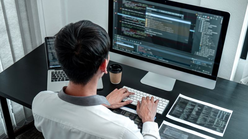 مهارت ها و زبان های لازم برای برنامه نویسان بک اند